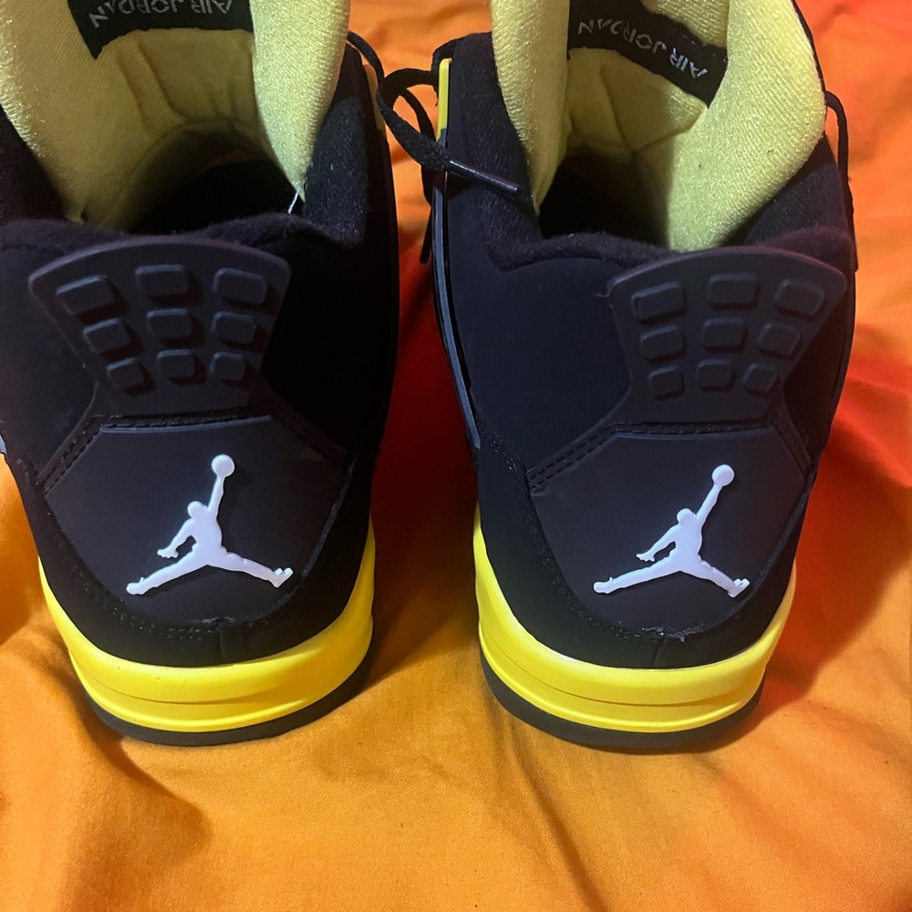 Jordan 4 lightning